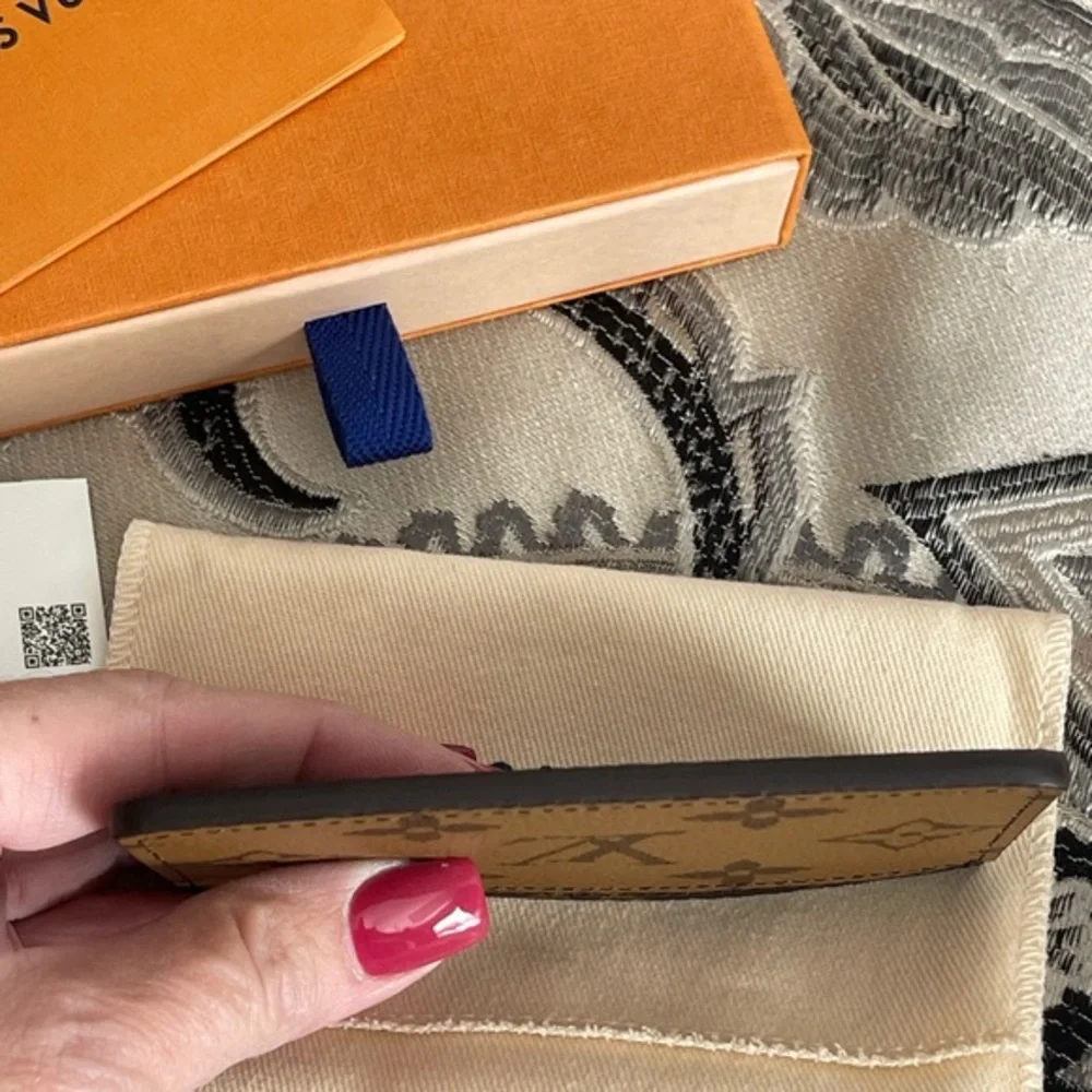AUTHENTIC LOUIS VUITTON REVERSE CARD HOLDER‎
